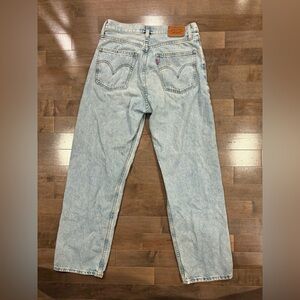 vintage levi’s jeans
size 27
straight leg fit
super cute